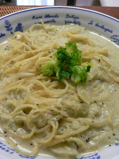 ブロッコリーの牛乳スープで☆スープパスタ-レシピのメイン写真