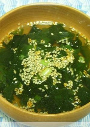 簡単お湯注ぐだけ☆ピリ辛わかめスープ-レシピのメイン写真