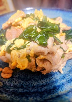 わかめと豚こまのふわふわ卵炒め-レシピのメイン写真