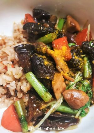 ✝肉なし満足🧡キクラゲ黒カレー🍛炒め煮🍅-レシピのメイン写真