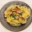 簡単美味しいあさりたっぷりコンソメパスタ