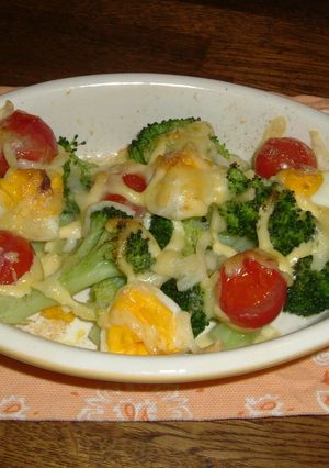 クリスマスカラーな野菜のマヨチーズ焼き♪-レシピのメイン写真