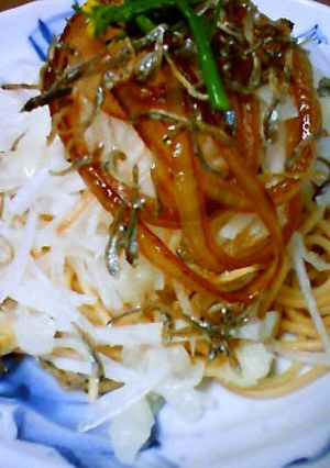 飴色玉葱とジャコ大根のせ和風パスタ-レシピのメイン写真