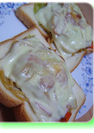 -焼そばトーストღチーズのせ❤--レシピのメイン写真