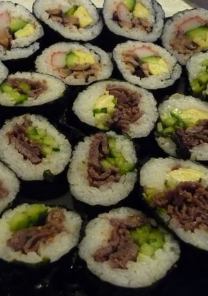 変わり巻き寿司☆ちょいピリ辛牛肉巻き-レシピのメイン写真
