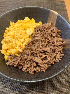【お弁当にも】牛そぼろと炒り卵の2色丼-レシピのメイン写真