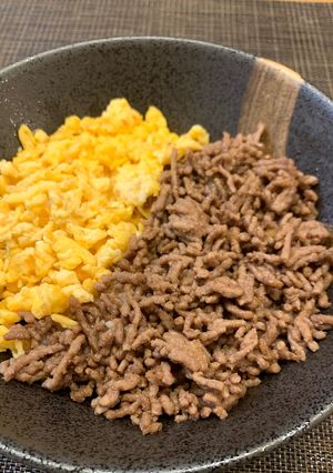 【お弁当にも】牛そぼろと炒り卵の2色丼-レシピのメイン写真