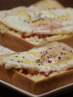 ☆目玉焼きトースト・とろ~んと半熟卵で☆-レシピのメイン写真