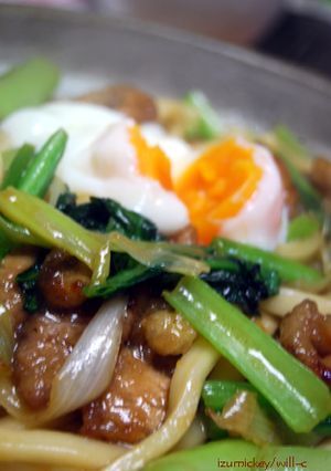 青菜と豚肉の焼きうどん、温玉のせ-レシピのメイン写真