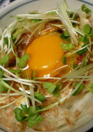 玉ねぎとかつお節でマヨ卵かけご飯-レシピのメイン写真