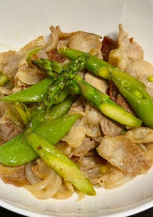平日1人飯:アスパラと豚肉の塩レモン炒め-レシピのメイン写真