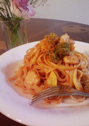 チキンと黄色と緑と赤のパスタ-レシピのメイン写真
