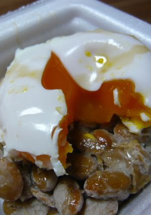 お行儀悪いけど、納豆＆目玉焼き-レシピのメイン写真