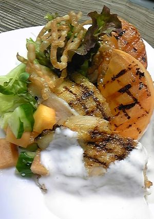 鶏肉と柿のアジアン風 ヨーグルトソース-レシピのメイン写真