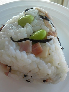枝豆とベーコンと塩昆布のおにぎり♪-レシピのメイン写真