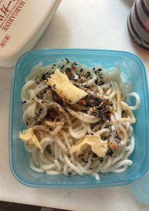 混ぜるだけ簡単！ふりかけバターうどん-レシピのメイン写真