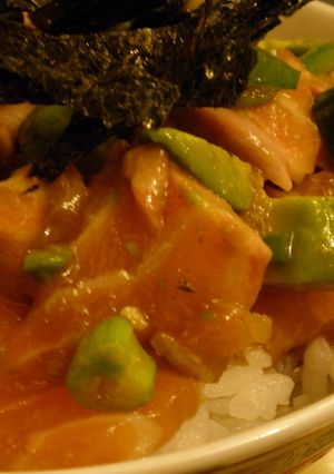 シンプルに - 生鮭とアボカド丼-レシピのメイン写真