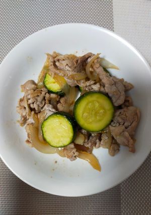 ズッキーニと豚肉のあっさり炒め-レシピのメイン写真