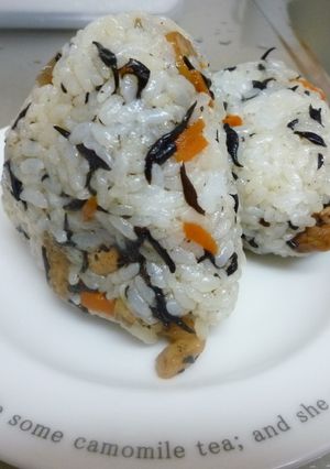 混ぜるだけ~の、ひじきのおにぎり☆-レシピのメイン写真