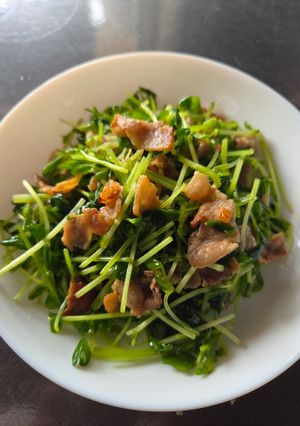 豆苗と豚バラのニンニク炒め-レシピのメイン写真