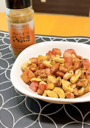 ナッツとベーコンの簡単スパイスおつまみ!-レシピのメイン写真