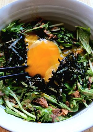ご飯まだ？2分♪さんまの蒲焼き缶と水菜丼-レシピのメイン写真