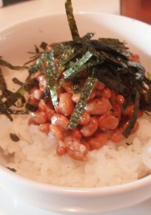 納豆ご飯 ごま油+塩+焼海苔で!-レシピのメイン写真