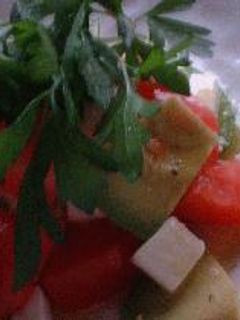 トマト、アボカド、チーズのハーブオイルサラダ。-レシピのメイン写真