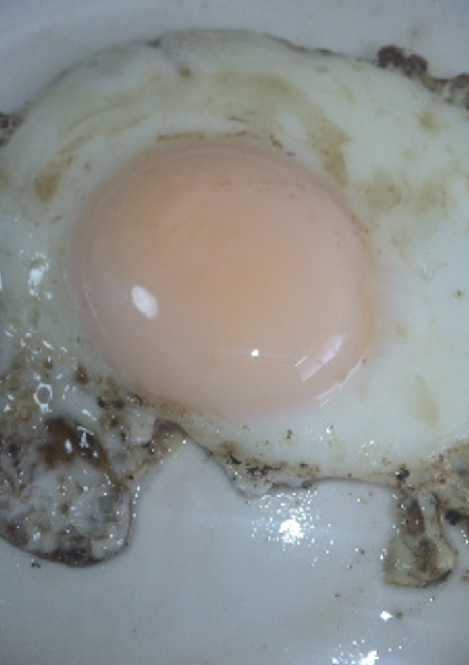膜を張ってきれいに半熟目玉焼きを作る方法-レシピのメイン写真