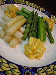 初夏の味♪「ホワイト・グリーンアスパラのマヨ風味ソース添え」-レシピのメイン写真