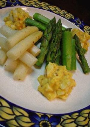 初夏の味♪「ホワイト・グリーンアスパラのマヨ風味ソース添え」-レシピのメイン写真