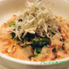 รูปของ 苦手でも食べれちゃう☆じゃこ入りお浸し♪