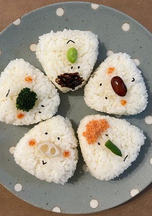可愛いかおのおにぎり·͜· *-レシピのメイン写真