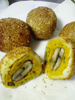 栗入り♪カボチャの胡麻団子-レシピのメイン写真