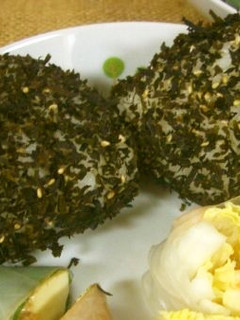 わかめをまぶしたおにぎり-レシピのメイン写真