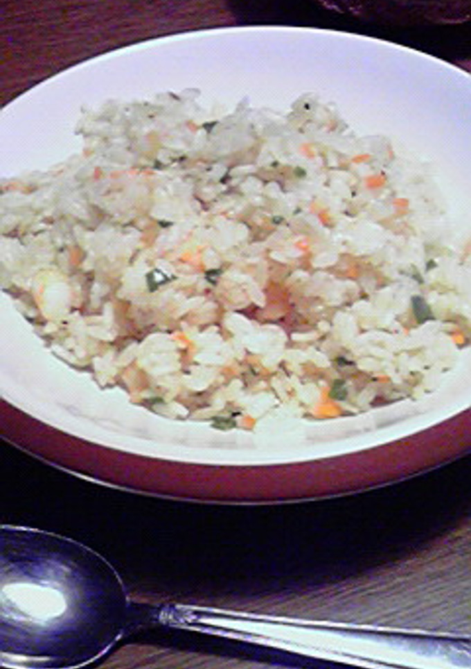 お昼ごはんに簡単エビピラフ-レシピのメイン写真