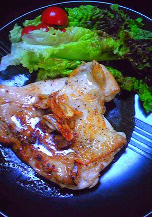 鳥胸肉のソテー〜ガーリックチップ添え〜-レシピのメイン写真