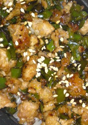 お弁当に♪豚ひき肉とピーマンのそぼろ丼-レシピのメイン写真