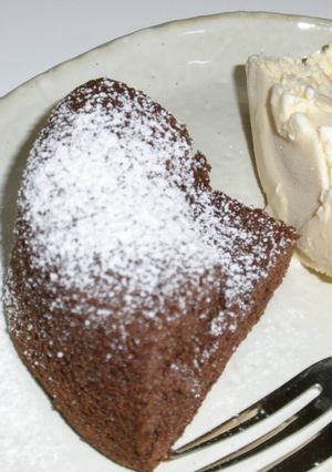 市販ココアスポンジ♥アイスクリーム添え-レシピのメイン写真