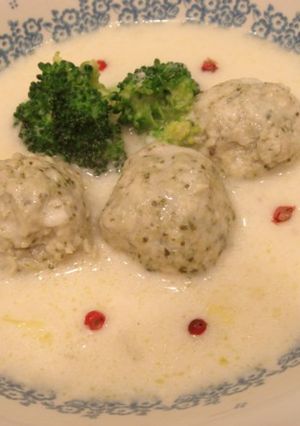 バジル入りチキンミートボールスープ-レシピのメイン写真