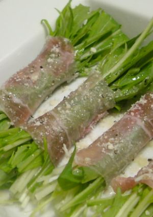 簡単！水菜と生ハムの巻くだけサラダ♪-レシピのメイン写真