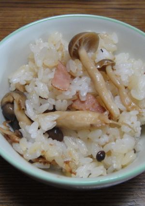 簡単☆ベーコンとしめじの混ぜご飯-レシピのメイン写真