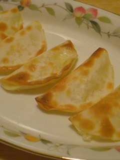 餃子の皮で簡単おつまみ(1) チーズ餃子-レシピのメイン写真