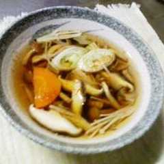 รูปของ 好きな茸を沢山入れてキノコ汁はいかが？