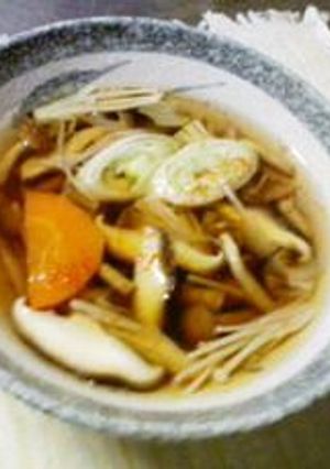 好きな茸を沢山入れてキノコ汁はいかが？-レシピのメイン写真