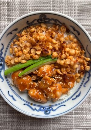 鶏もも肉の味噌煮と揚げ玉ふりかけ by クックWK7WOE☆ 【クックパッド