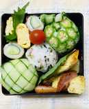8/25ﾖｯﾁｬﾝ☆夏野菜おにぎり弁当