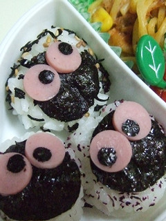 とっても簡単♪まっくろくろすけオニギリ-レシピのメイン写真