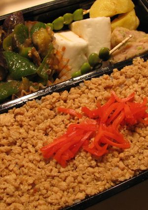 お弁当にレンジで簡単、鶏そぼろ-レシピのメイン写真