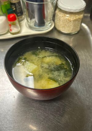 我が家のわかめとじゃがいもの味噌汁-レシピのメイン写真